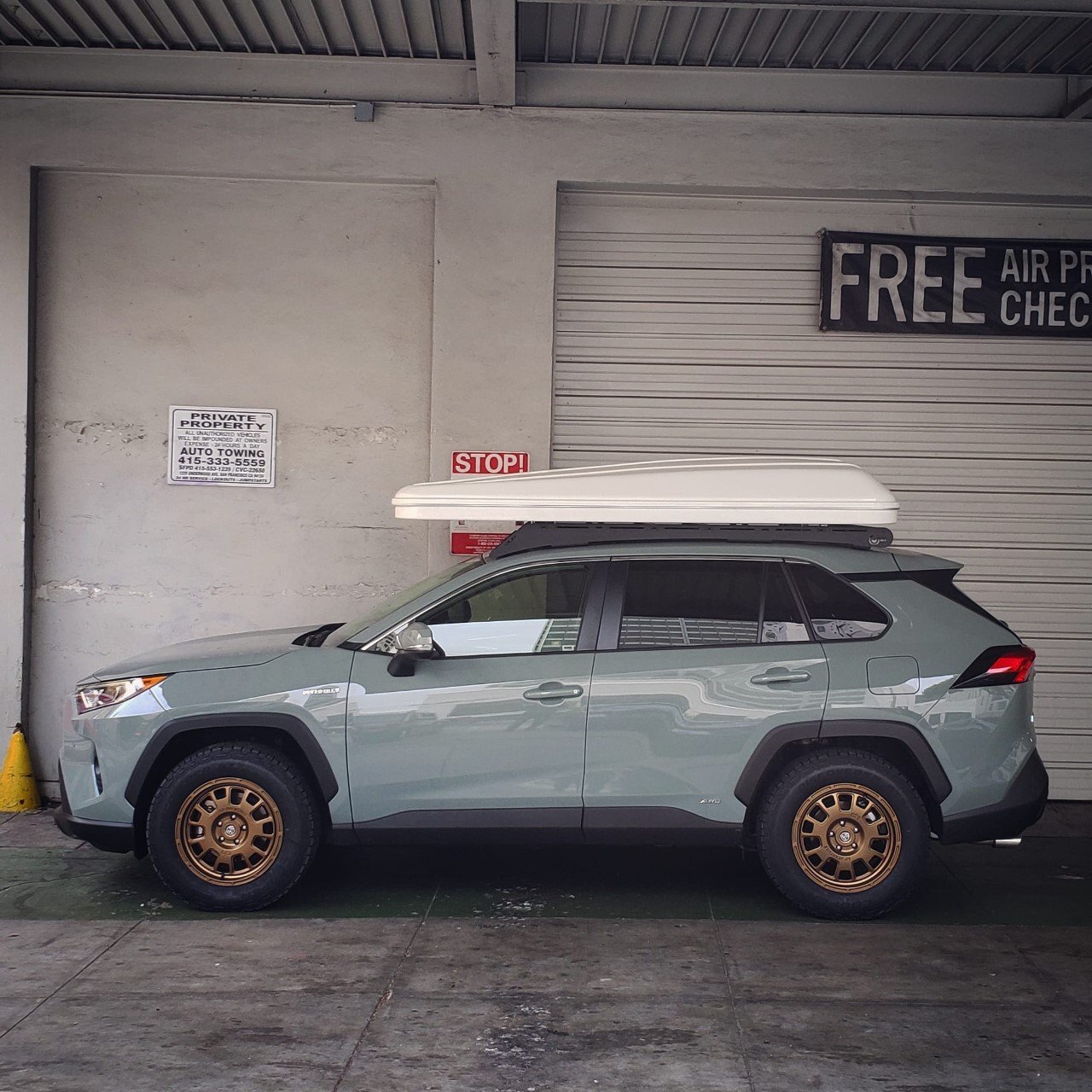 photo 2 Toyota RAV4 custom wheels  LP7 17x8.0, ET +20, tire size 245/65 R17. x ET 