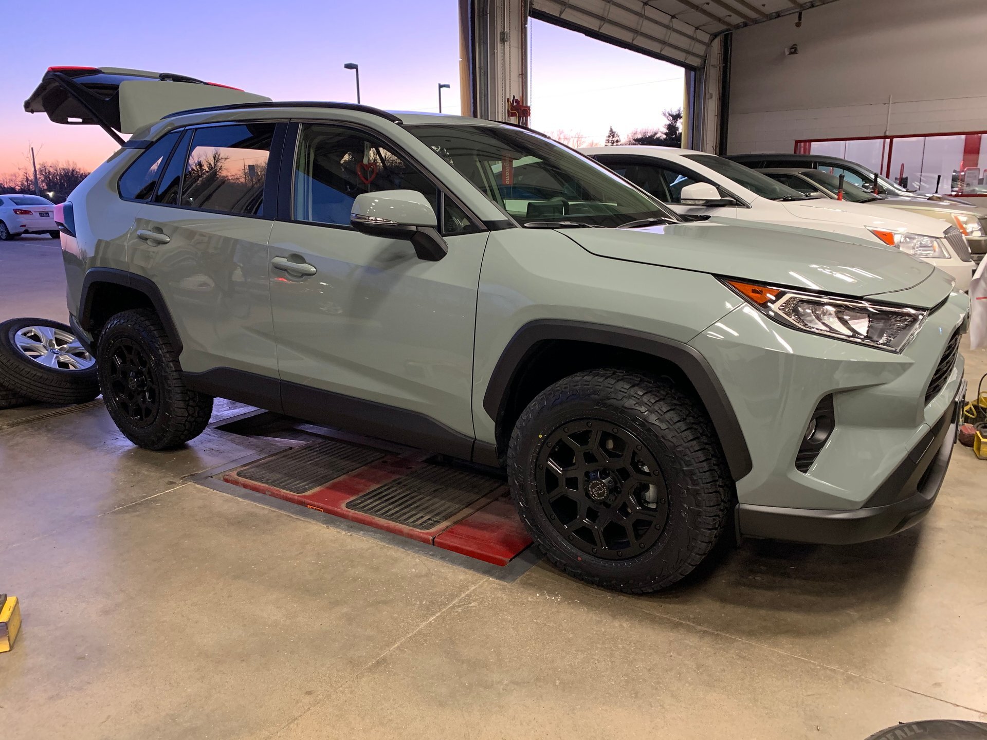 photo 2 Toyota RAV4 custom wheels   18x8.0, ET +35, tire size 245/65 R18. x ET 