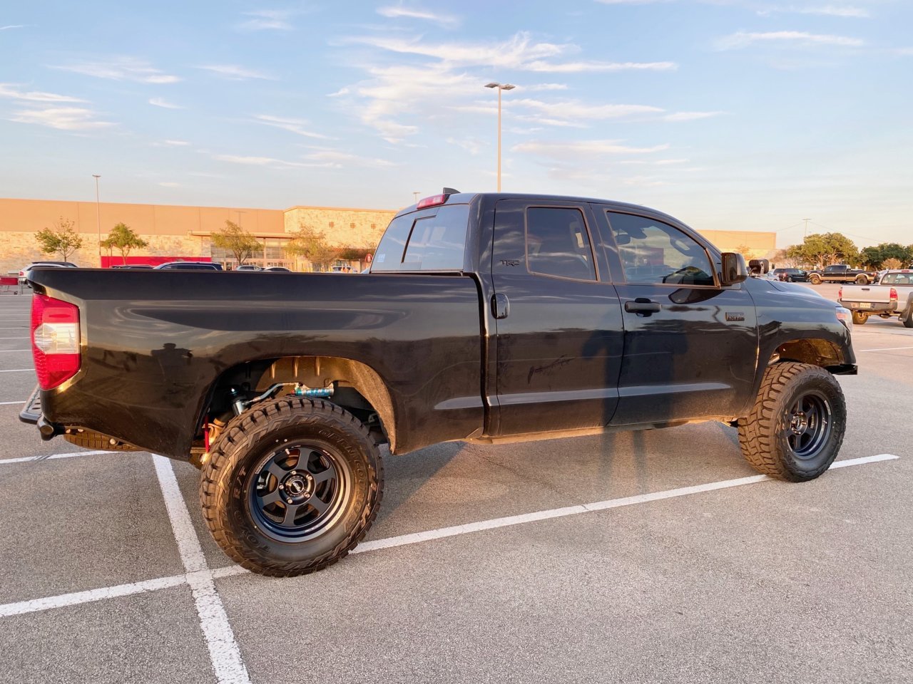photo 2 Toyota Tundra custom wheels   18x9.5, ET 0, tire size 315/35 R18. x ET 