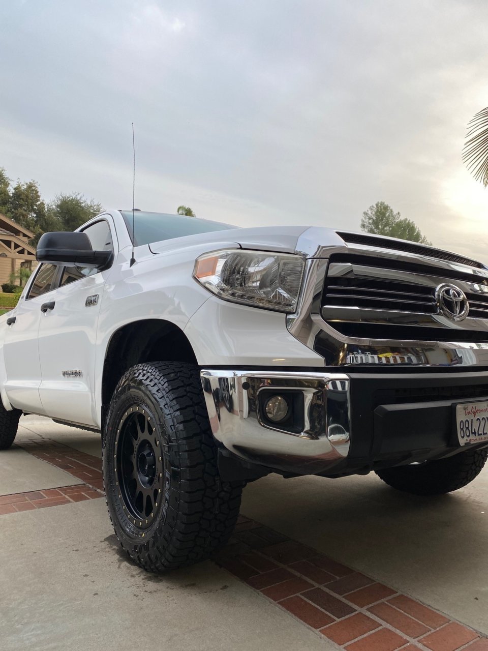 photo 1 Toyota Tundra custom wheels   18x9.0, ET +23, tire size 275/70 R18. x ET 