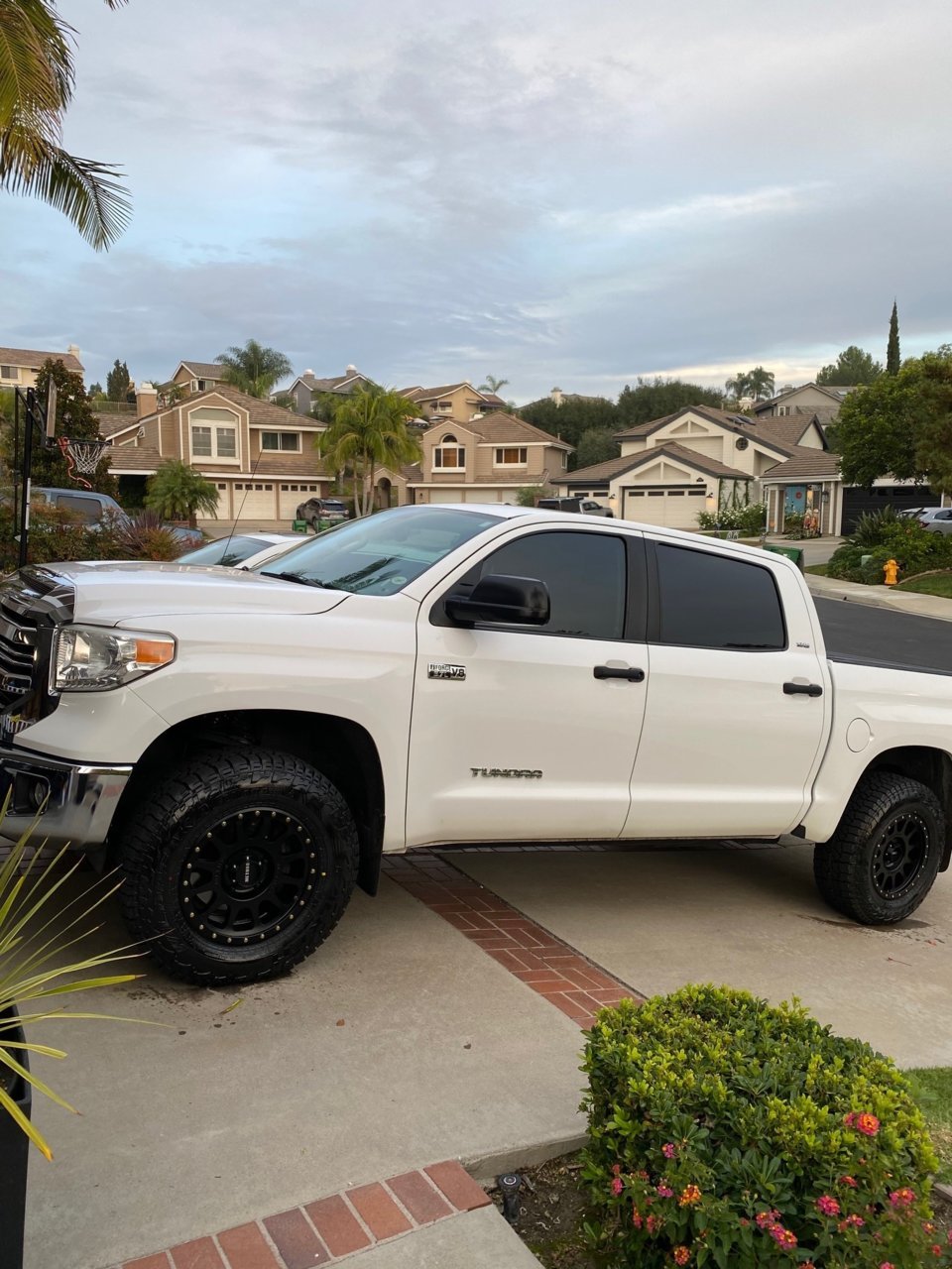 photo 2 Toyota Tundra custom wheels   18x9.0, ET +23, tire size 275/70 R18. x ET 