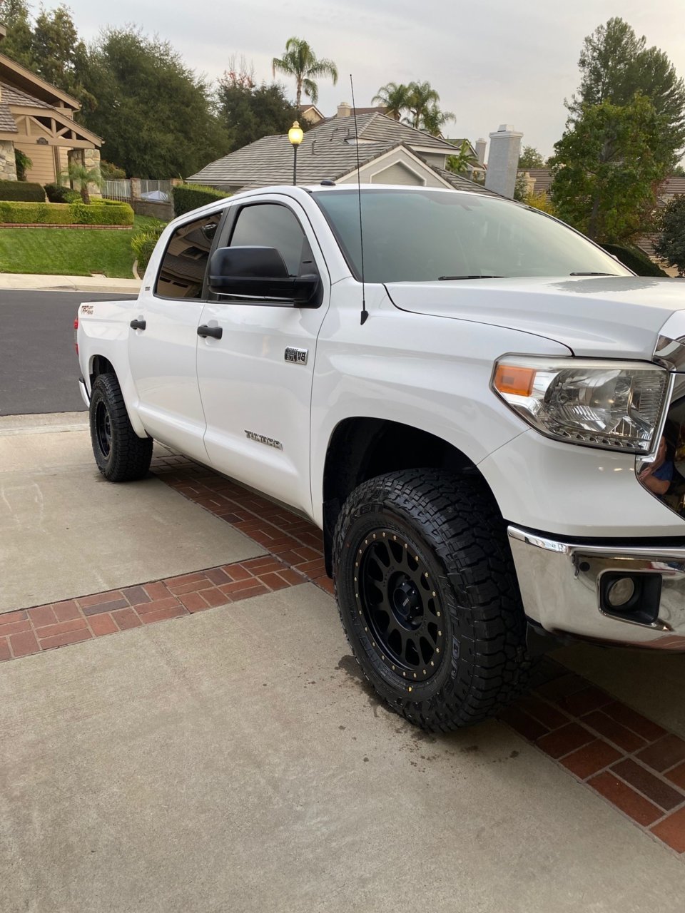 photo 4 Toyota Tundra custom wheels   18x9.0, ET +23, tire size 275/70 R18. x ET 