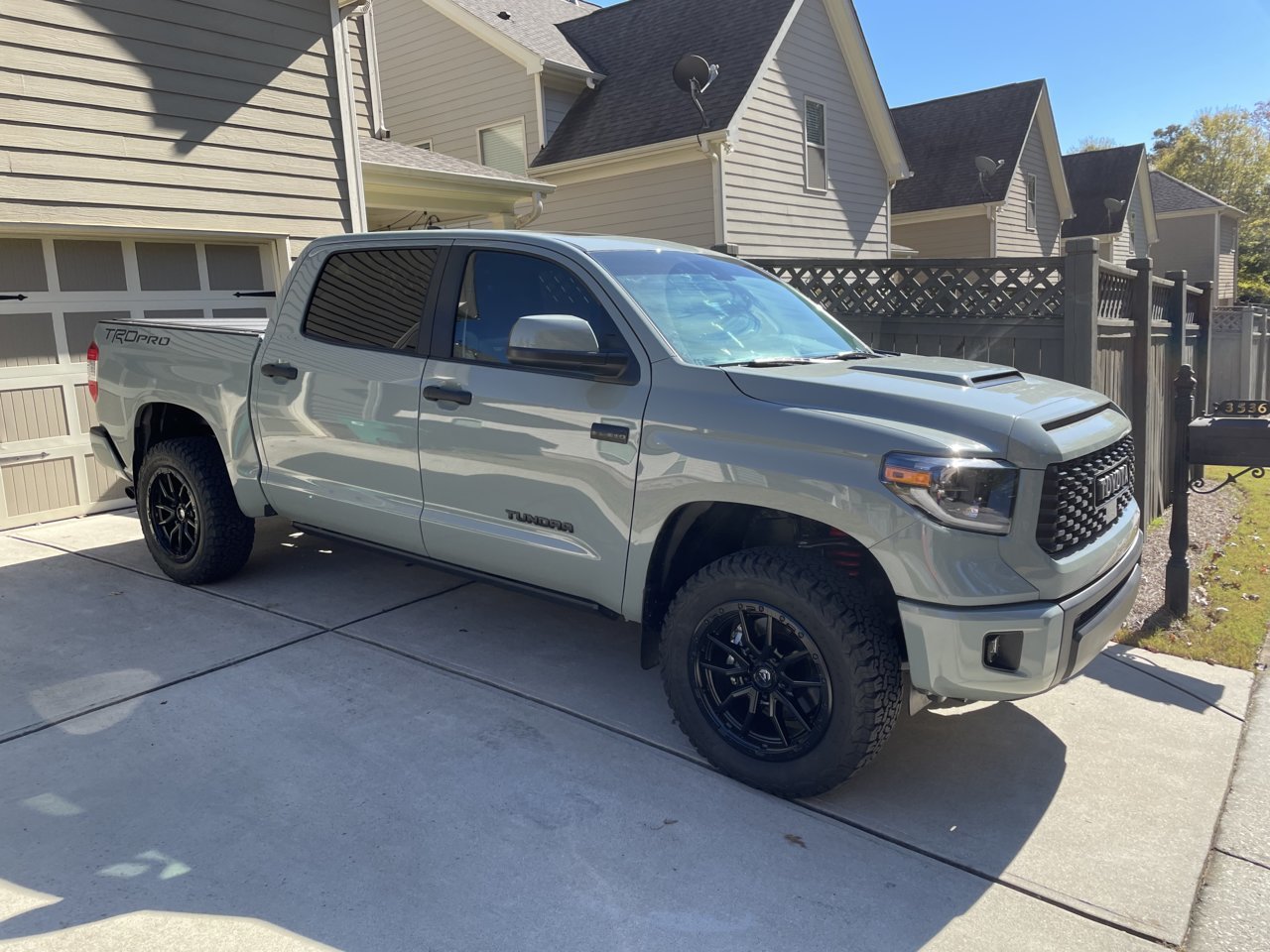 photo 2 Toyota Tundra custom wheels   20x9.0, ET +20, tire size 275/65 R20. x ET 