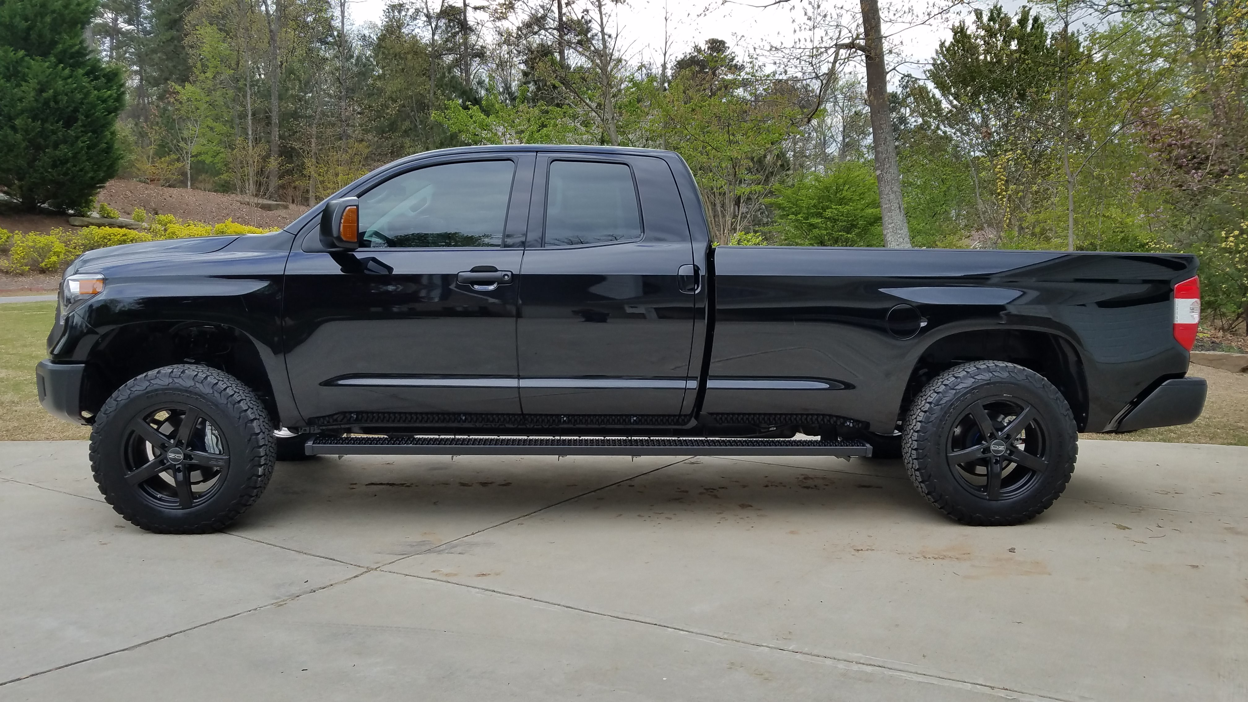 photo 1 Toyota Tundra custom wheels   20x, ET , tire size 265/65 R20. x ET 