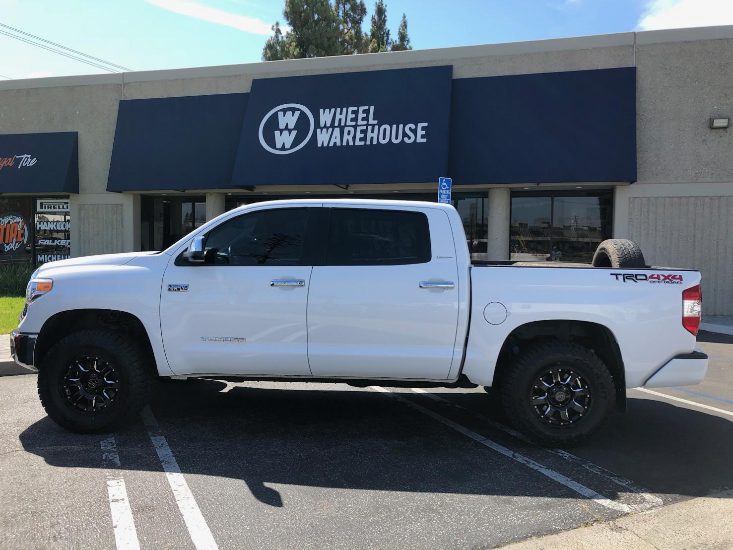photo 1 Toyota Tundra custom wheels   18x, ET , tire size 305/65 R18. x ET 