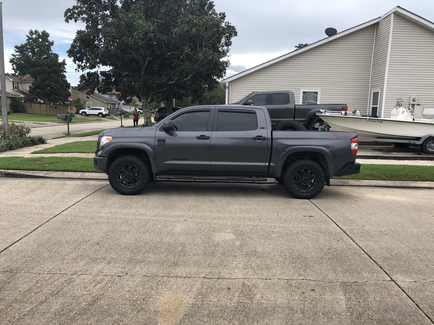 photo 1 Toyota Tundra custom wheels 20x, ET , tire size 275/65 R20. x ET