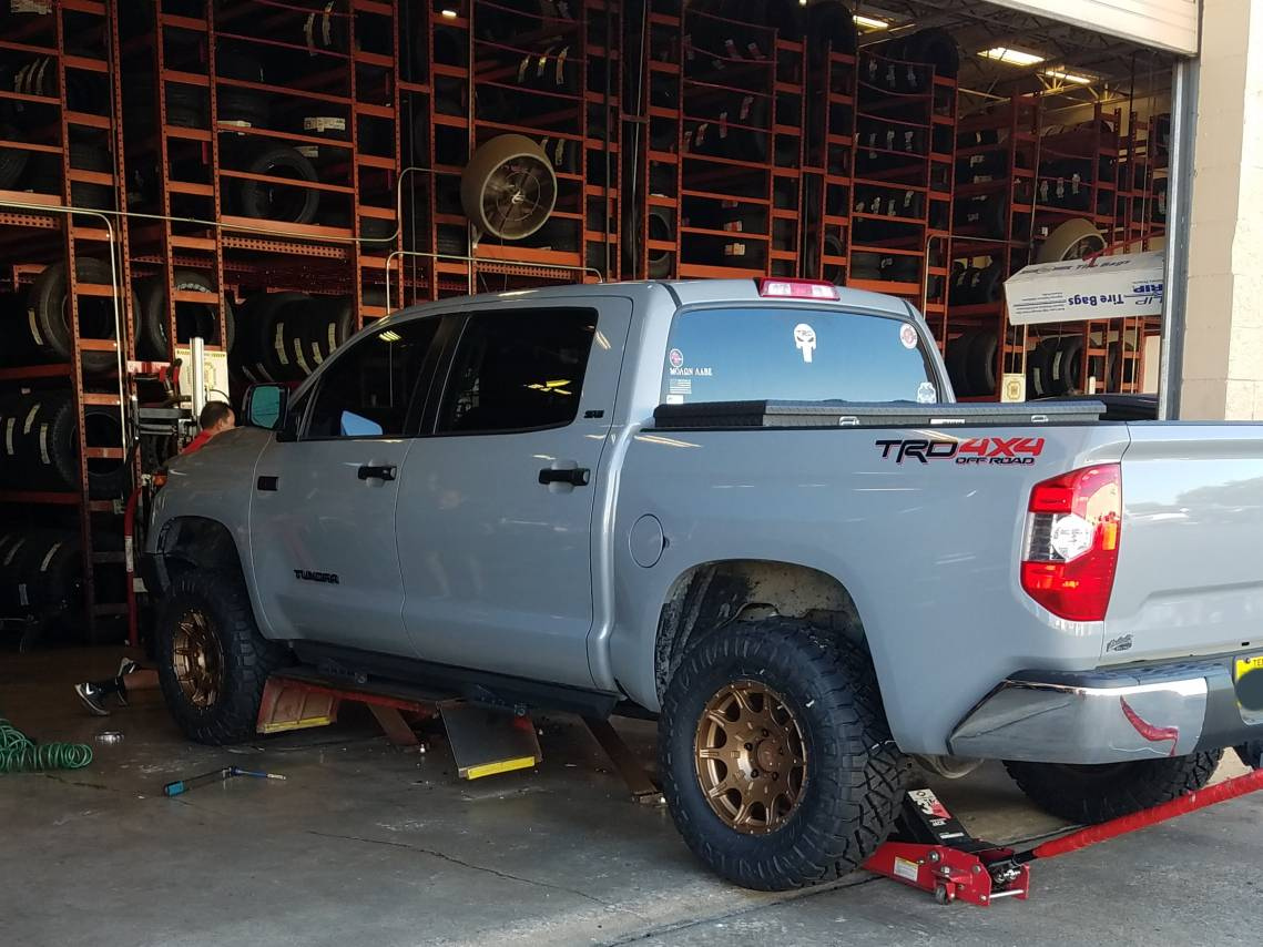 photo 2 Toyota Tundra custom wheels   18x, ET , tire size 35X12.5 R18. x ET 