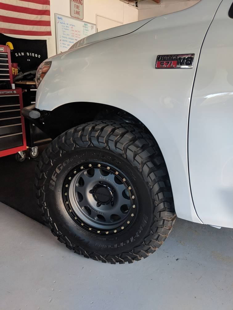 photo 1 Toyota Tundra custom wheels   17x8.0, ET , tire size 315/70 R17. x ET 