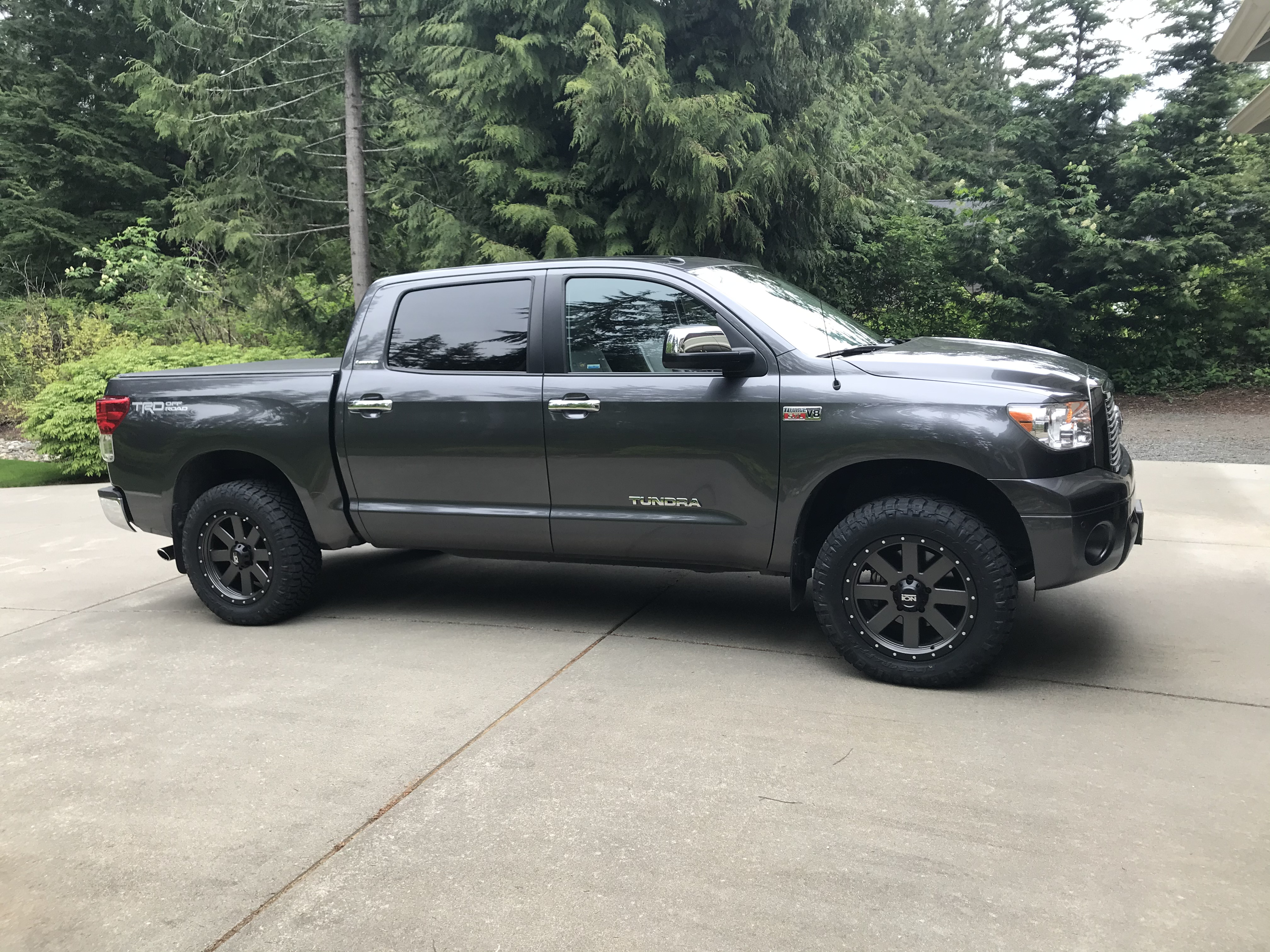 photo 3 Toyota Tundra custom wheels  134MG 20x9.0, ET +18, tire size 275/60 R20. x ET 