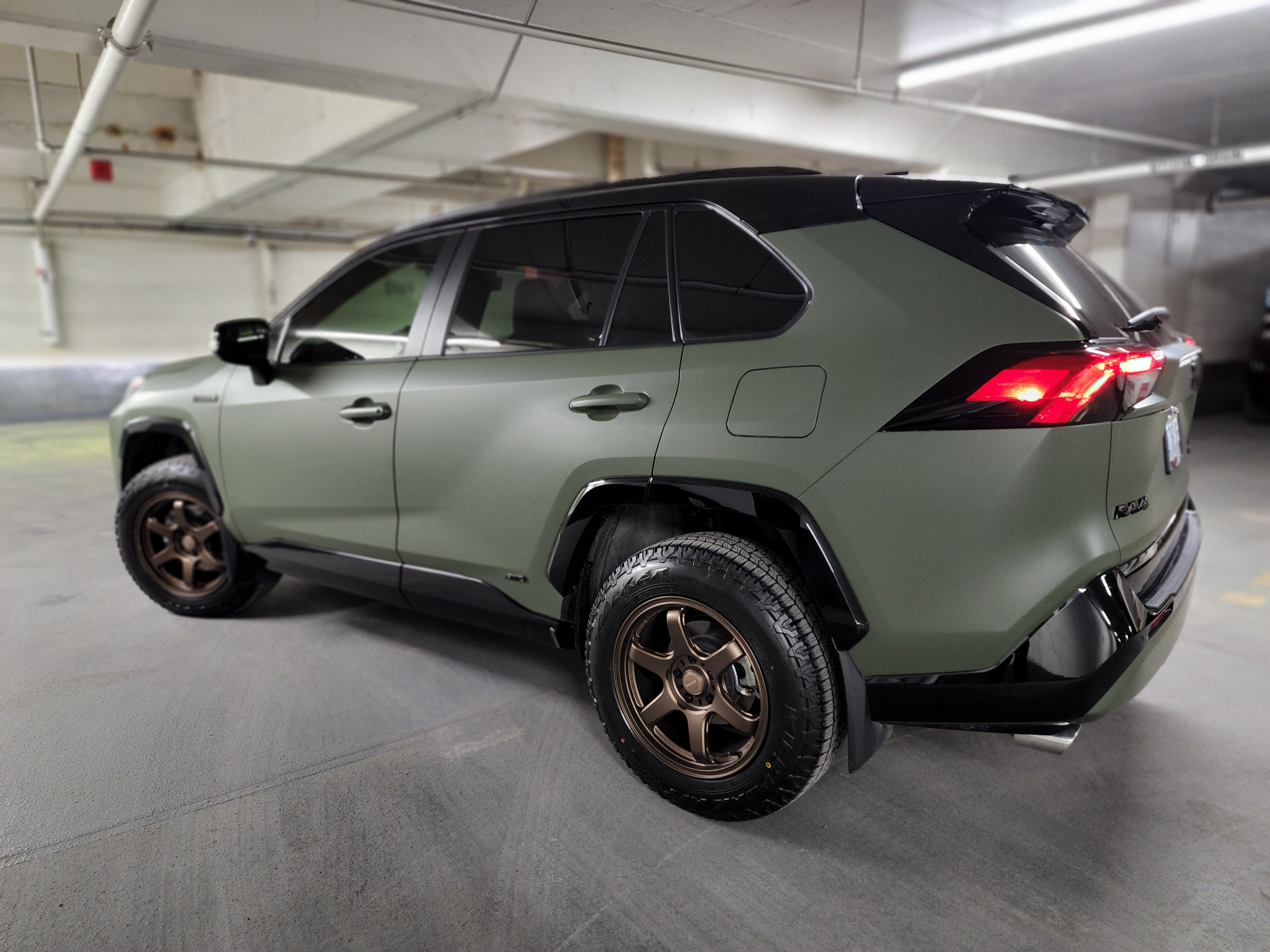 photo 2 Toyota RAV4 Hybrid custom wheels  RF06RR bronze 17x9.0, ET +35, tire size 235/65 R17. x ET 