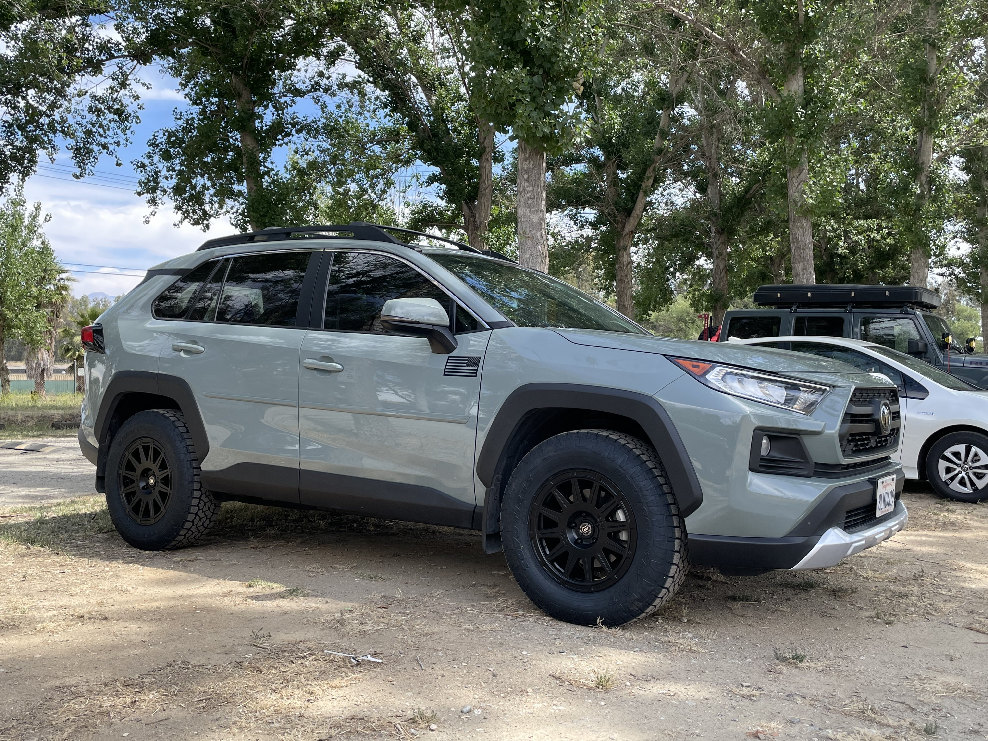 photo 1 Toyota RAV4 custom wheels  Ricochet 17x8.0, ET +38, tire size 245/70 R17. x ET 