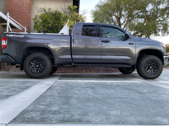 photo 1 Toyota Tundra custom wheels   18x9.0, ET , tire size 275/70 R18. x ET 