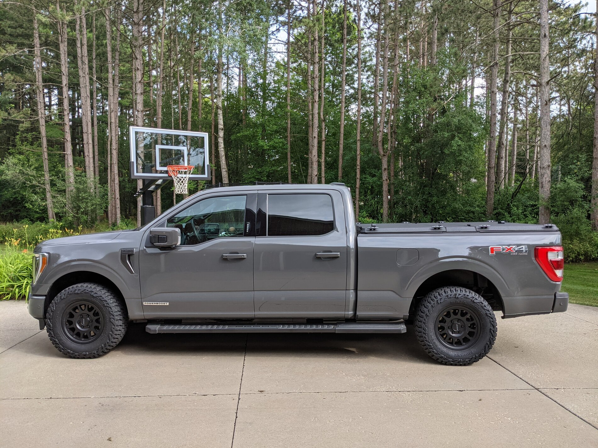 photo 4 Ford F-150 custom wheels   17x8.5, ET +25, tire size 33X12.5 R17. x ET 
