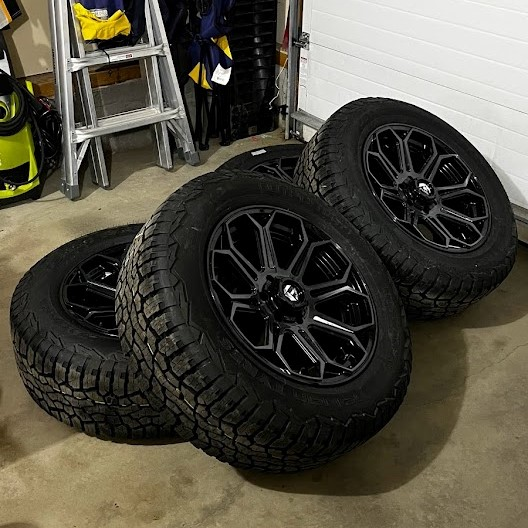 photo 2 Ford F-150 custom wheels   20x9.0, ET +20, tire size 285/60 R20. x ET 