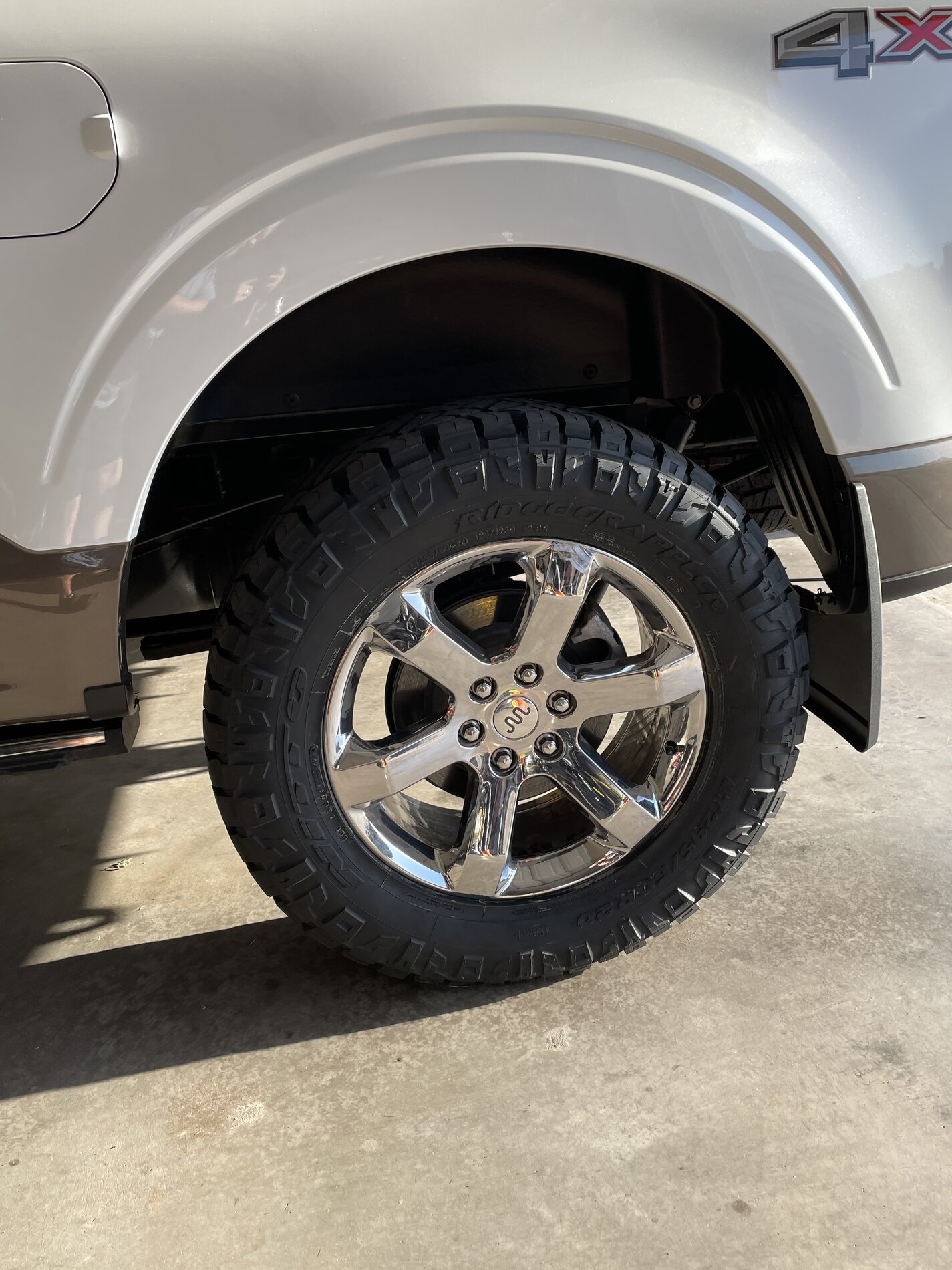 photo 2 Ford F-150 custom wheels   20x, ET , tire size 295/60 R20. x ET 