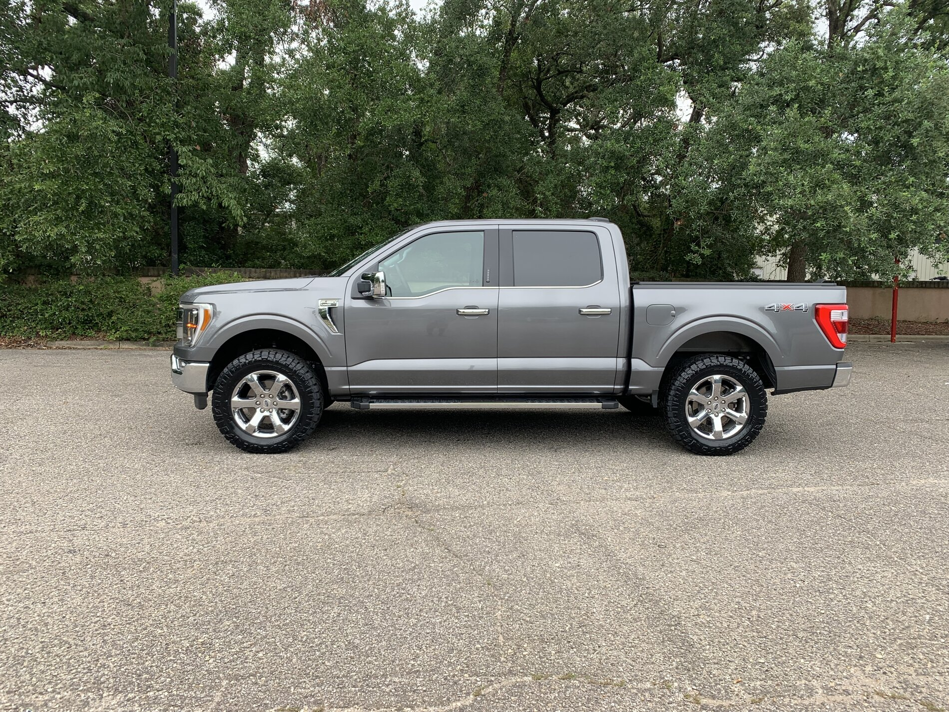 photo 1 Ford F-150 custom wheels   20x, ET , tire size 295/60 R20. x ET 