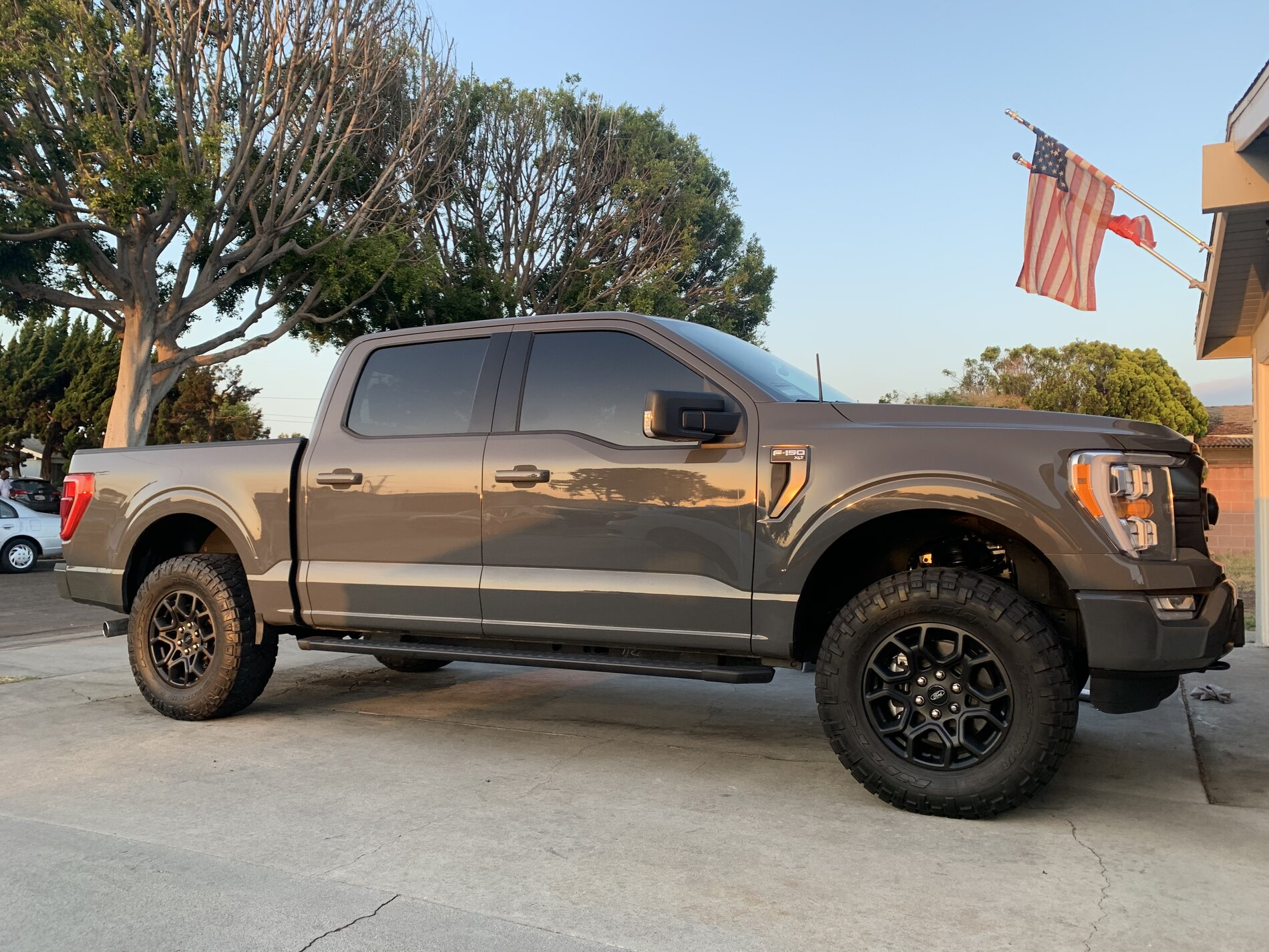 photo 2 Ford F-150 custom wheels   18x, ET , tire size 295/70 R18. x ET 