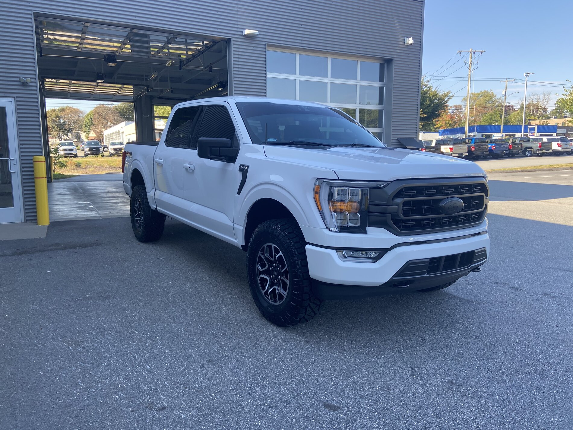 photo 4 Ford F-150 custom wheels  Factory Lariat Sport Wheels A/T Tires FX4 Expedition 2021 18x, ET , tire size 35X12.5 R18. x ET 