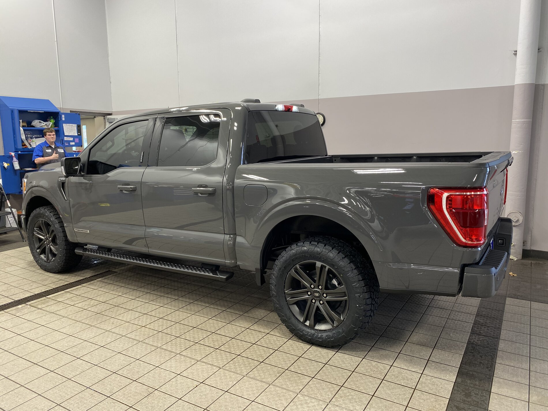 photo 2 Ford F-150 custom wheels   20x, ET , tire size 285/60 R20. x ET 