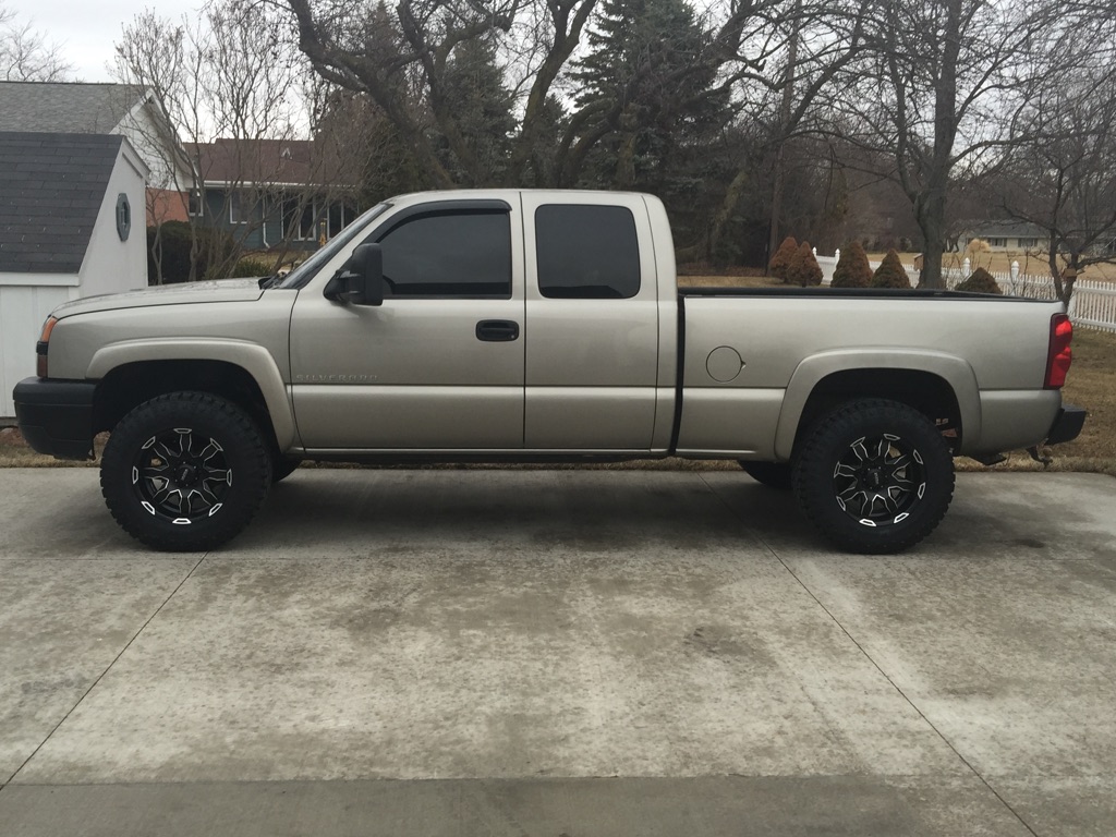 photo 2 Chevrolet Silverado 1500 custom wheels 18x, ET -12, tire size 295/65 R18. x ET