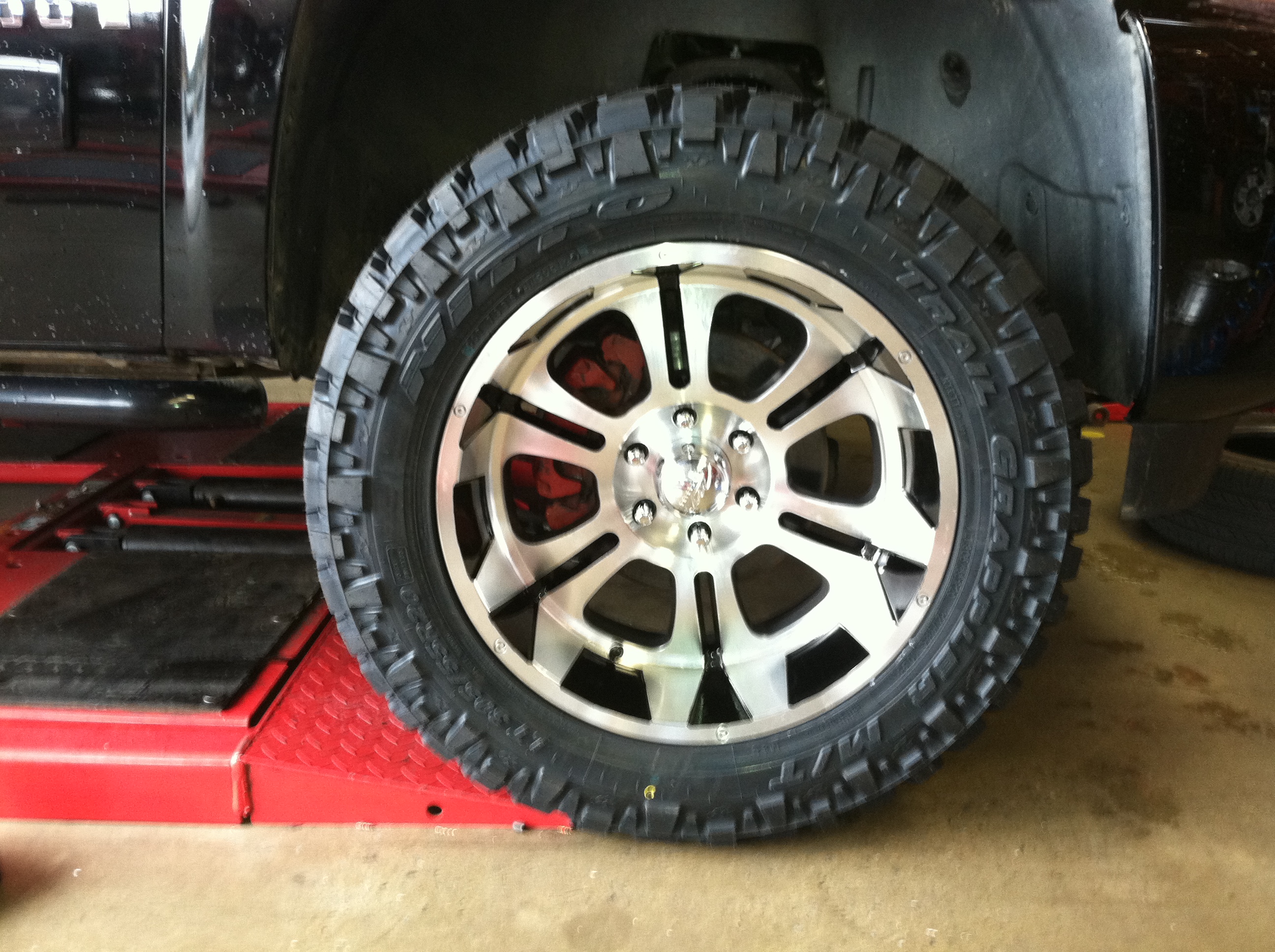 photo 2 Chevrolet Silverado 1500 custom wheels   20x12.0, ET , tire size 305/50 R20. x ET 