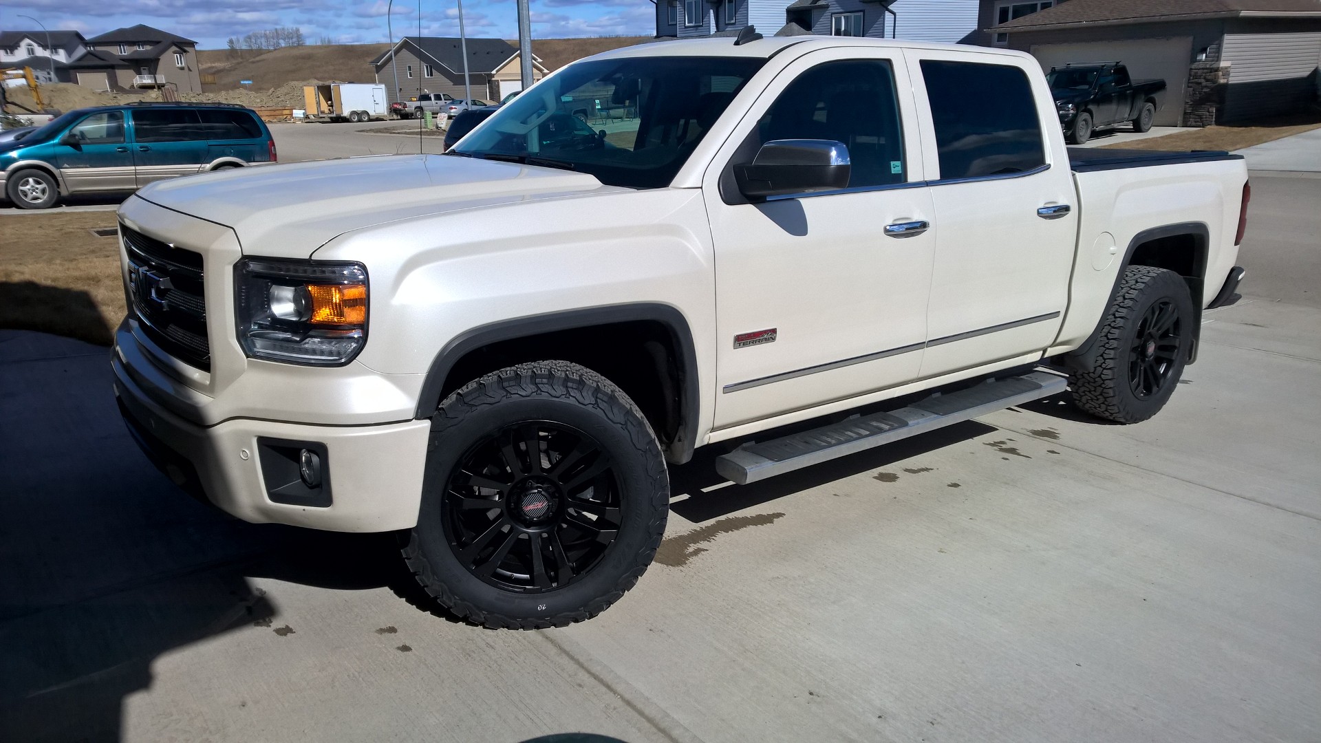 photo 1 GMC Sierra 1500 custom wheels   20x9.0, ET 0, tire size 275/60 R20. x ET 