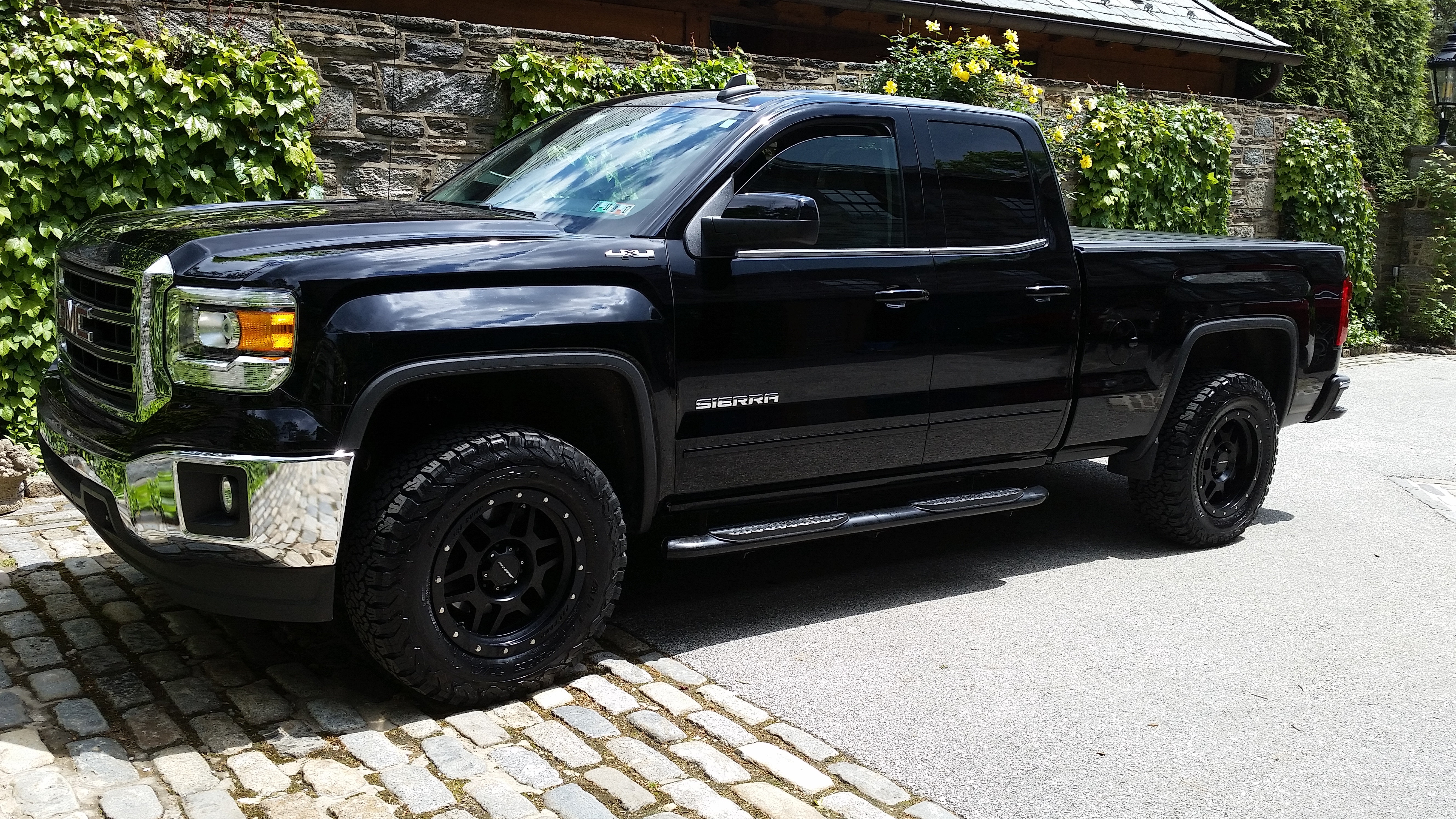 photo 1 GMC Sierra 1500 custom wheels   18x, ET 0, tire size 285/65 R18. x ET 