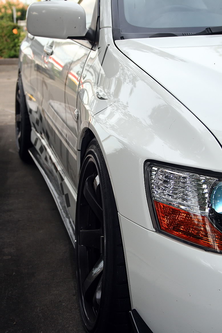 photo 2 Mitsubishi Lancer Evolution custom wheels Rota Grid Gunmetalic 18x9.5, ET +20, tire size 245/35 R18. x ET