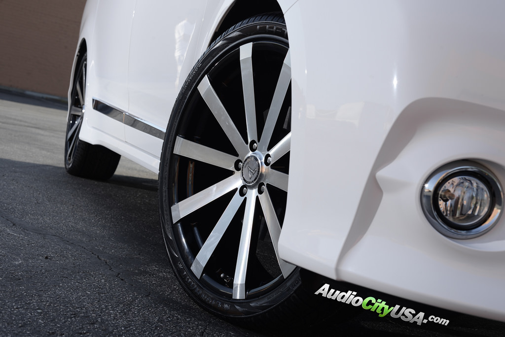 photo 1 Toyota Sienna custom wheels Velocity VW 12 Machine Face 22x8.0, ET , tire size 265/35 R22. x ET