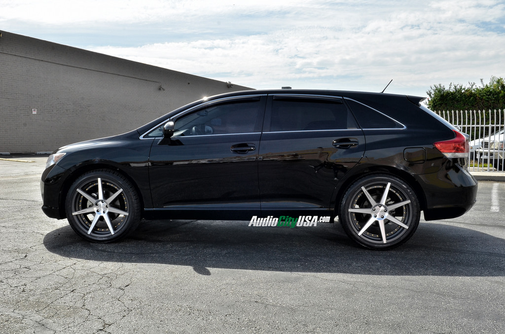 photo 4 Toyota Venza custom wheels Vertini Dynasty 22x9.0, ET , tire size 265/40 R22. x ET 