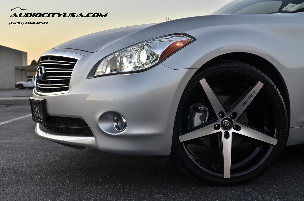 photo 1 Infiniti M37 custom wheels Lexani R Four 22x9.0, ET , tire size 265/30 R22. 22x10.0 ET 295/25 R22