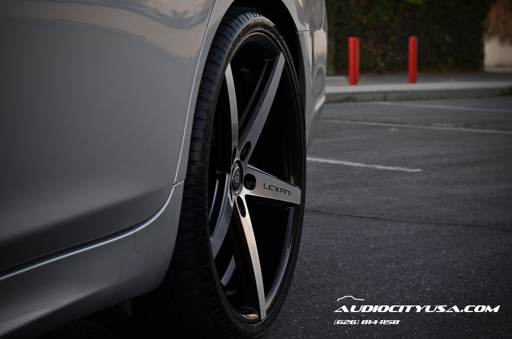 photo 3 Infiniti M37 custom wheels Lexani R Four 22x9.0, ET , tire size 265/30 R22. 22x10.0 ET 295/25 R22