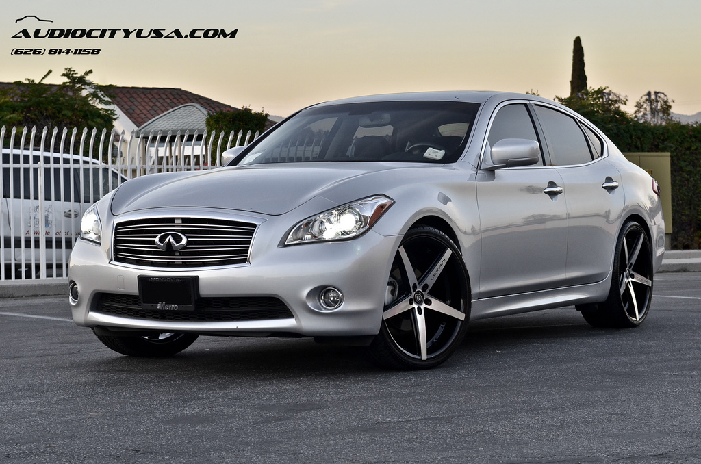 photo 5 Infiniti M37 custom wheels Lexani R Four 22x9.0, ET , tire size 265/30 R22. 22x10.0 ET 295/25 R22