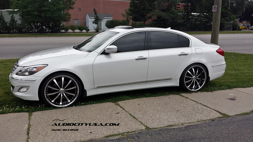 photo 2 Hyundai Genesis custom wheels Lexani LSS 10 22x9.0, ET , tire size 245/30 R22. 22x10.0 ET 265/30 R22