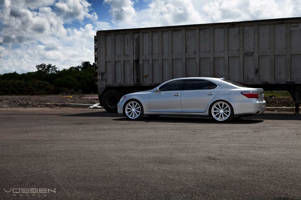 photo 5 Lexus LS 460 custom wheels Vossen VVS-CV1 22x9.0, ET , tire size X R22. 22x10.5 ET 