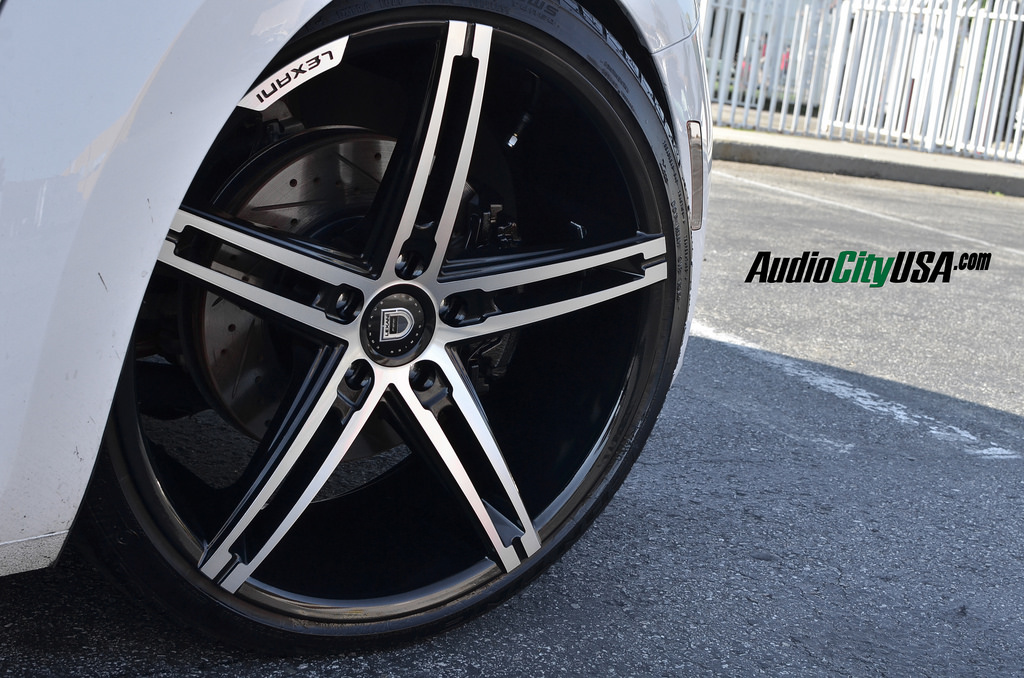 photo 1 Volkswagen Beetle custom wheels Lexani R Three 20x8.5, ET , tire size 225/30 R20. x ET 