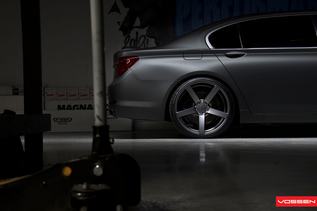 photo 1 BMW 740 custom wheels Vossen CV-3 22x9.0, ET , tire size X R22. 22x10.5 ET 