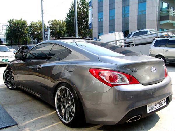 photo 1 Hyundai Genesis custom wheels 18x8.5, ET +22, tire size X R18. 18x9.5 ET+22