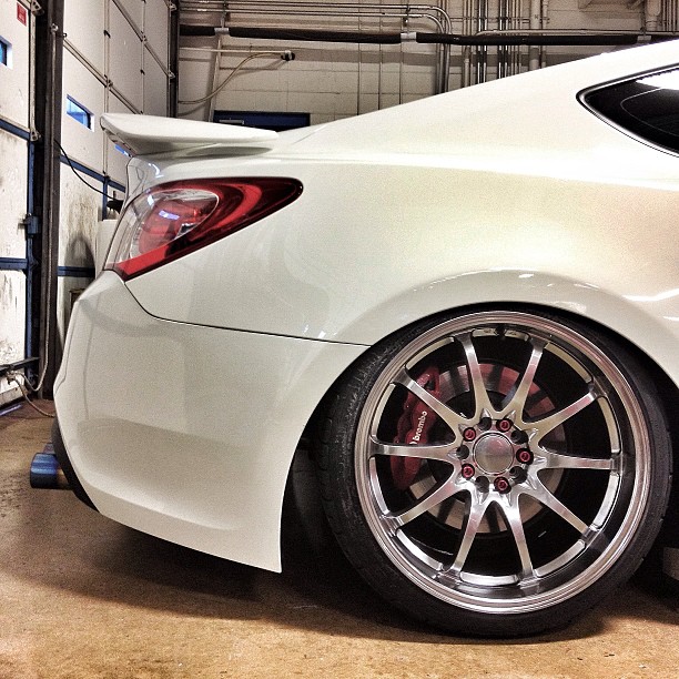 photo 1 Hyundai Genesis custom wheels Varrstoen ES3 19x10.5, ET +22, tire size 245/35 R19. x ET