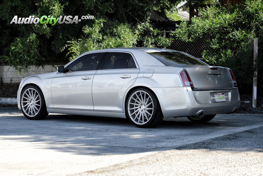 photo 4 Chrysler 300 custom wheels Varro VD 15 22x9.0, ET , tire size 265/35 R22. 22x10.5 ET 295/30 R22