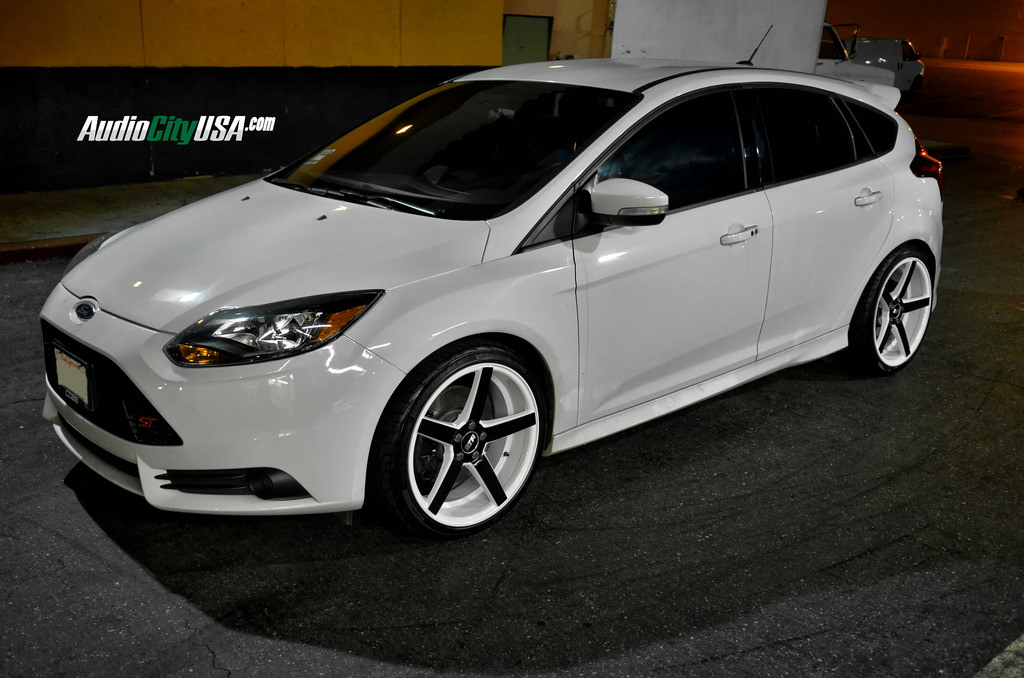 photo 3 Ford Focus ST custom wheels STR 607 19x8.5, ET , tire size 235/35 R19. x ET 