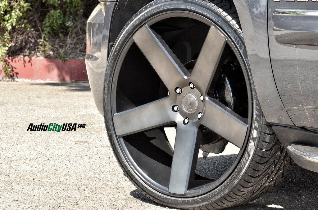 photo 1 GMC Yukon custom wheels DUB Ballers S116 x, ET , tire size 295/30 R. x ET