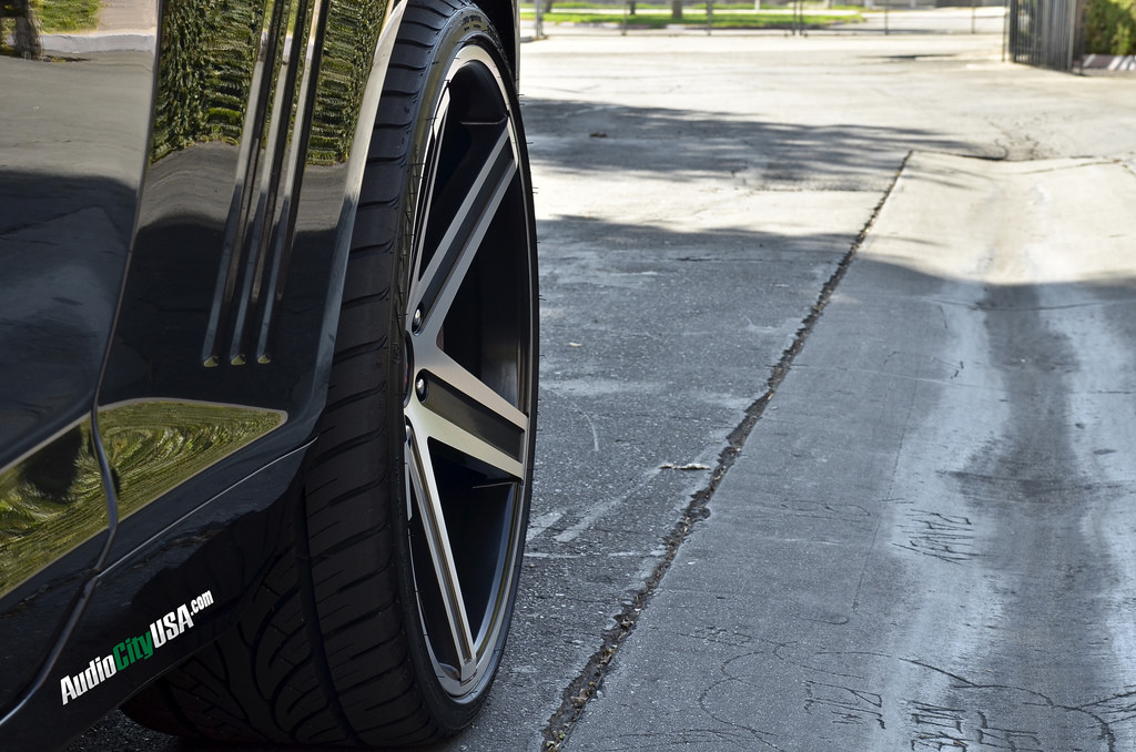 photo 1 Chevrolet Camaro custom wheels Giovanna Dramuno 22x9.0, ET , tire size X R22. 22x10.5 ET
