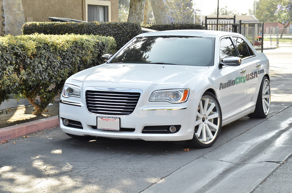 photo 5 Chrysler 300 custom wheels   22x9.0, ET , tire size 265/30 R22. 22x10.5 ET 