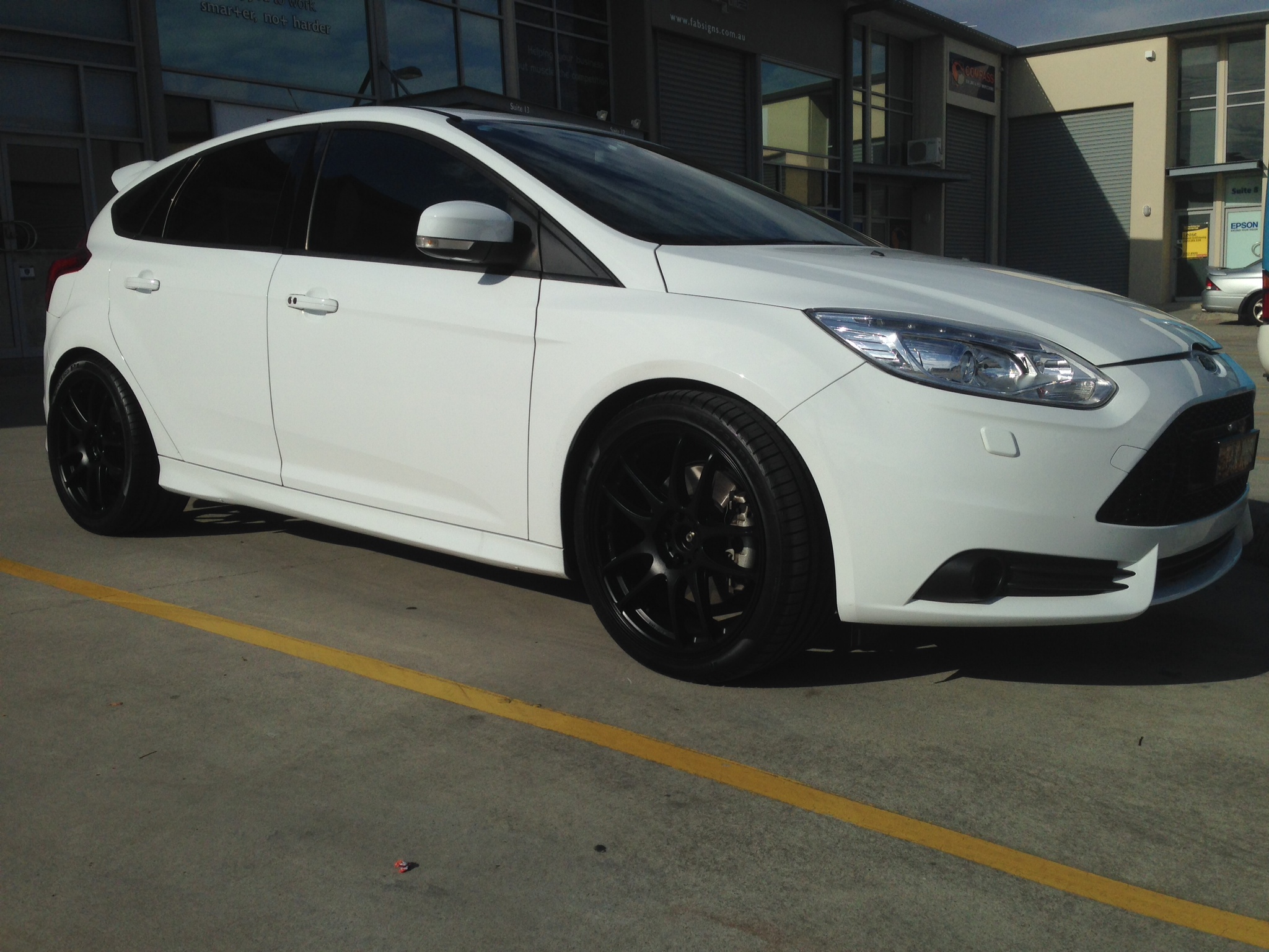 photo 2 Ford Focus ST custom wheels Work  CR Kiwami 19x8.5, ET +42, tire size 255/35 R19. x ET 