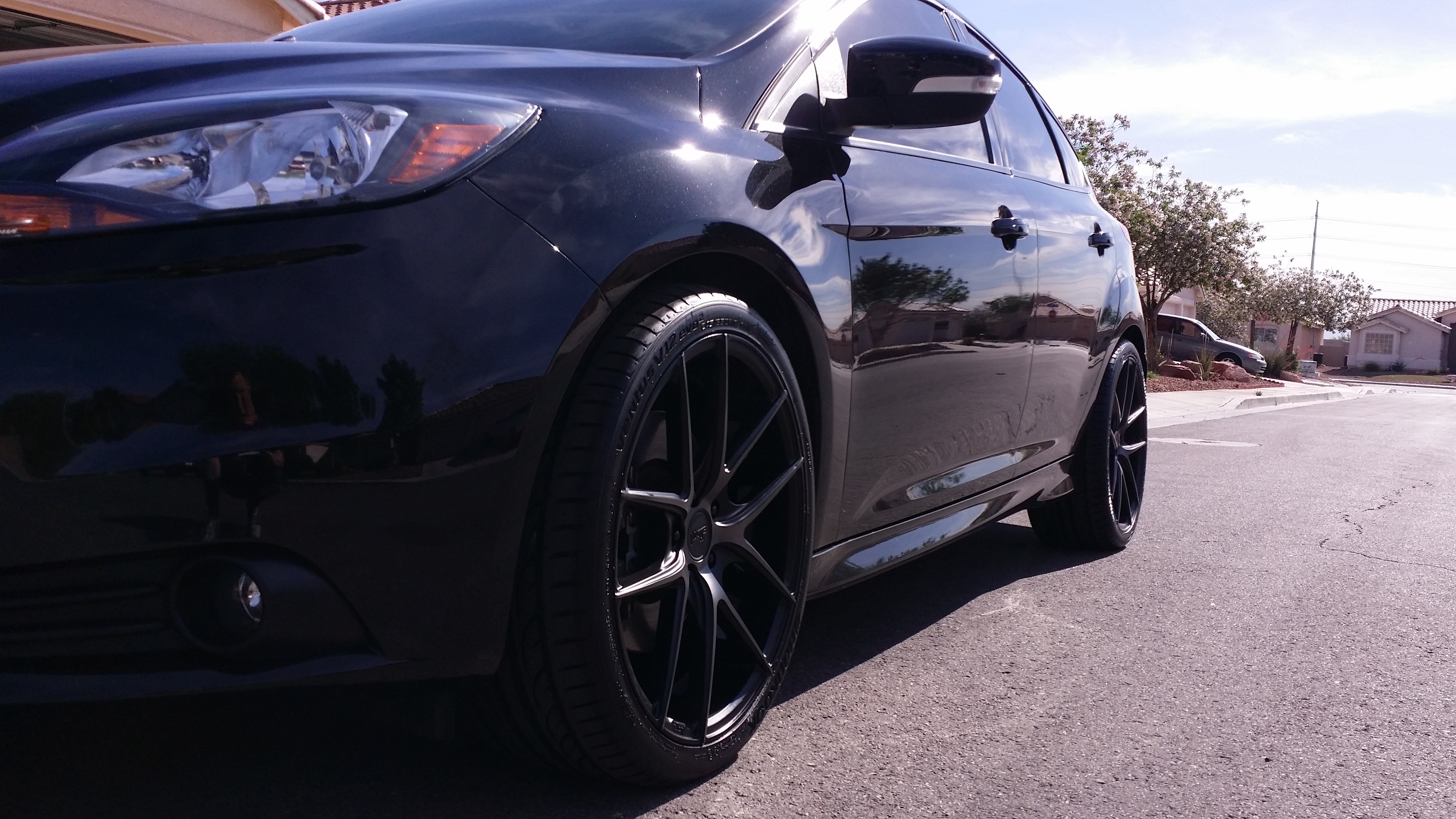 photo 2 Ford Focus ST custom wheels Niche Targa M130  19x8.5, ET +42, tire size 245/35 R19. x ET 