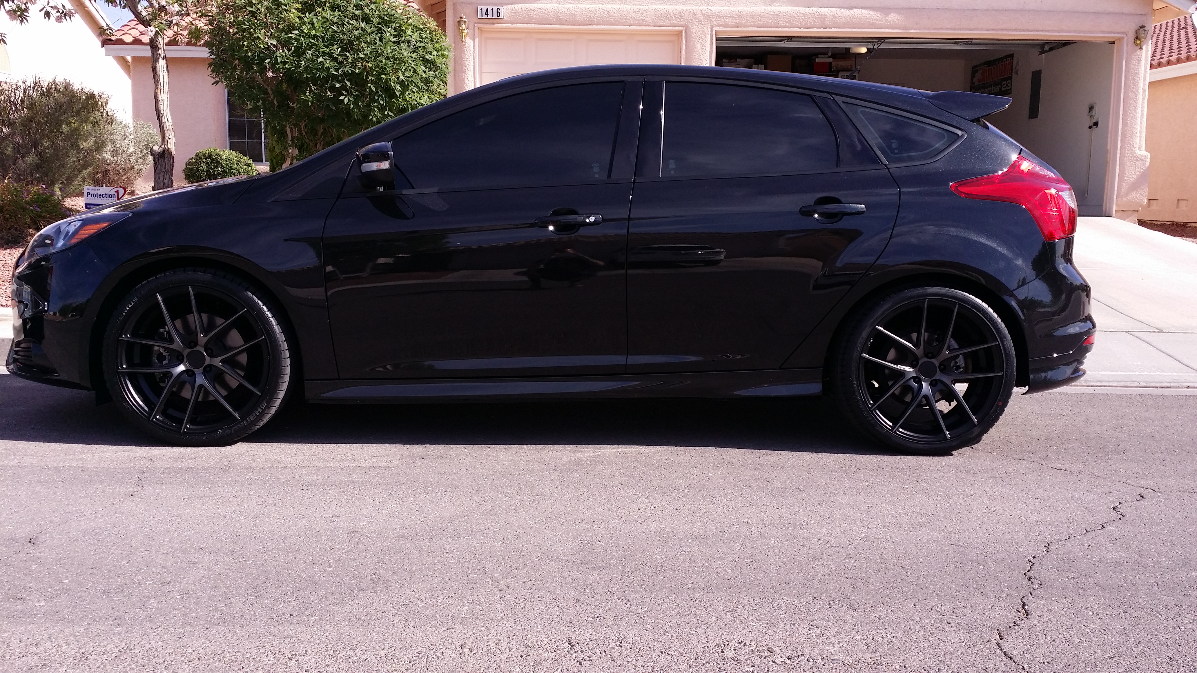 photo 4 Ford Focus ST custom wheels Niche Targa M130  19x8.5, ET +42, tire size 245/35 R19. x ET 