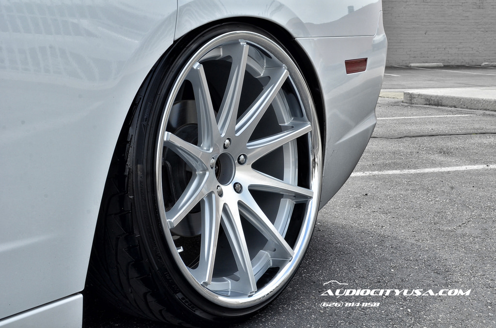 photo 1 Dodge Charger custom wheels Rohana RC-10  22x9.0, ET , tire size 235/30 R22. 22x10.5 ET 245/30 R22