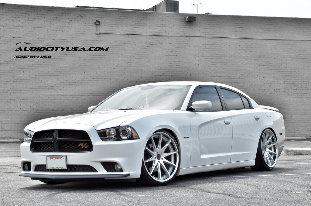 photo 3 Dodge Charger custom wheels Rohana RC-10  22x9.0, ET , tire size 235/30 R22. 22x10.5 ET 245/30 R22