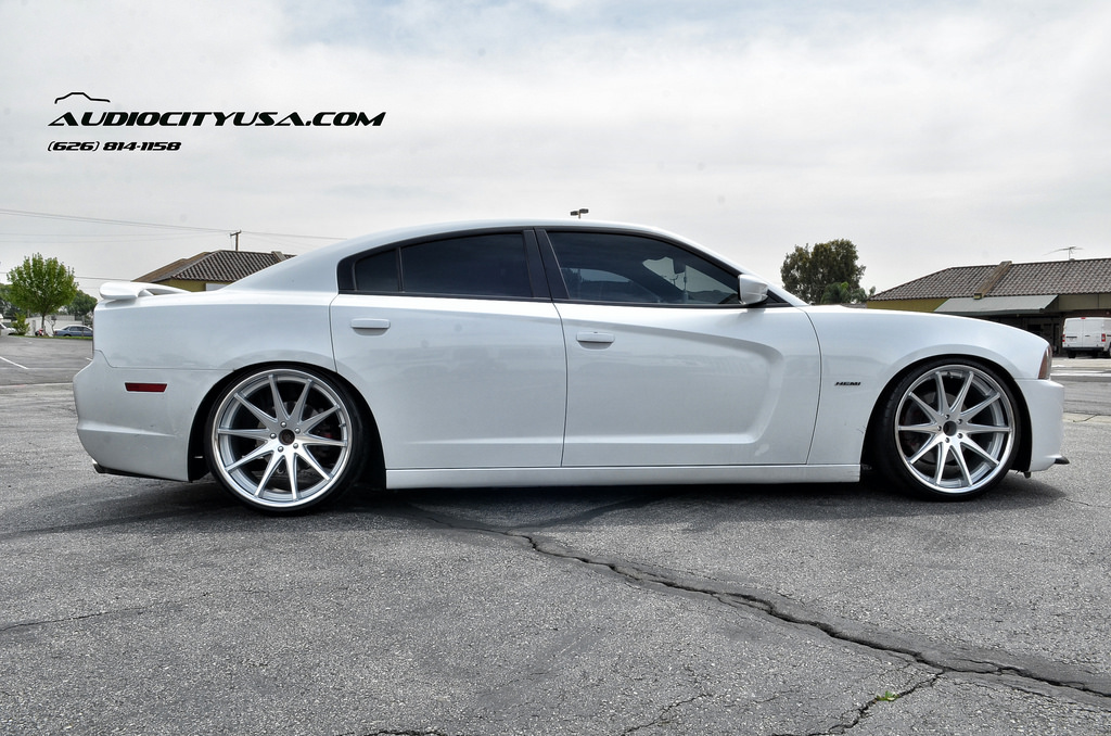 photo 4 Dodge Charger custom wheels Rohana RC-10  22x9.0, ET , tire size 235/30 R22. 22x10.5 ET 245/30 R22